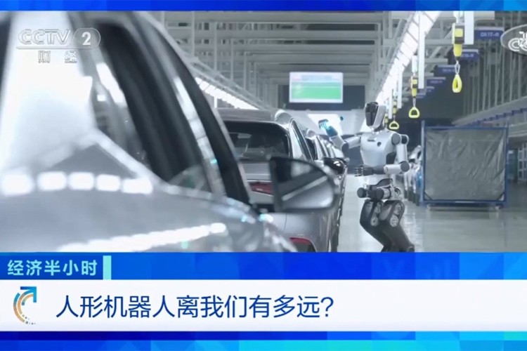 中央电视台《经济半小时》栏目对G22恒峰机器人的专题报道